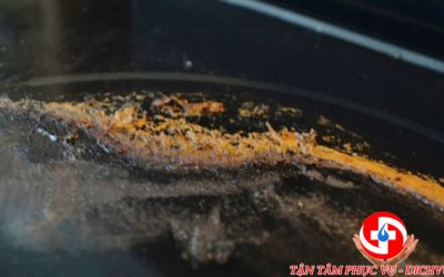 Đánh bay vết cháy trên mặt kính bếp từ, bếp hồng ngoại